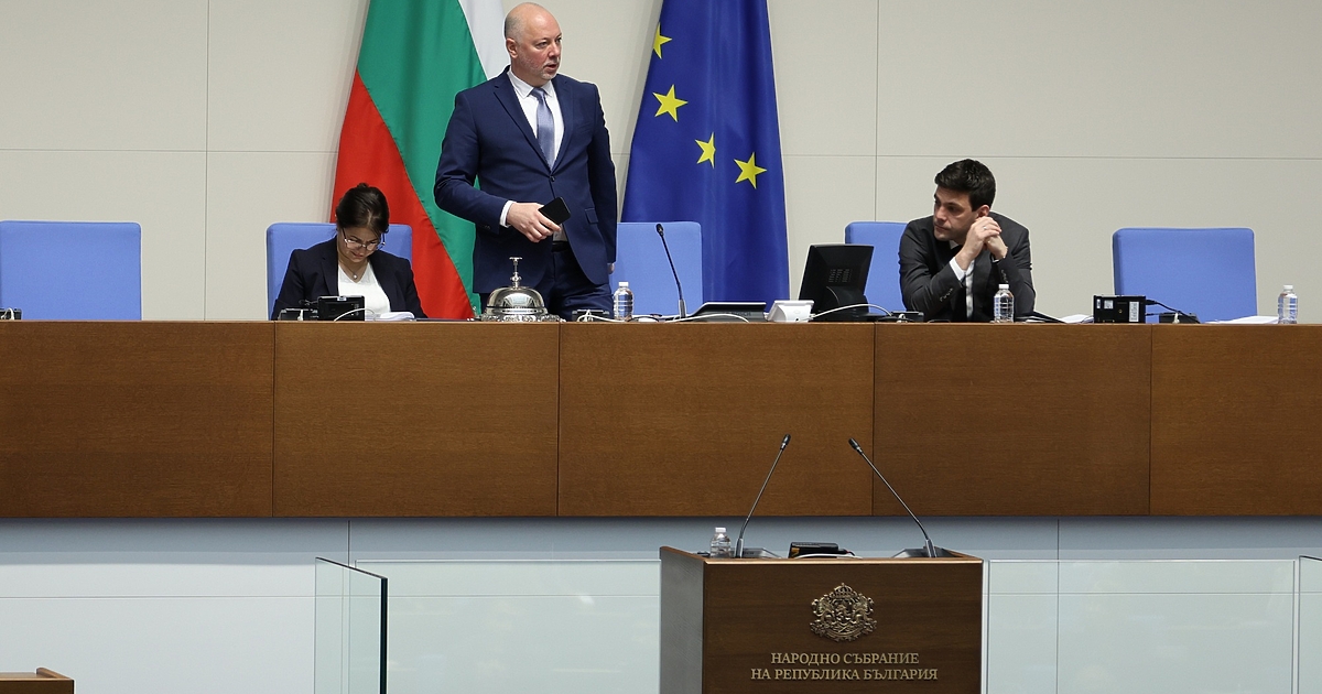 Със 129 гласа за председателя на парламента Росен Желязков (ГЕРБ)