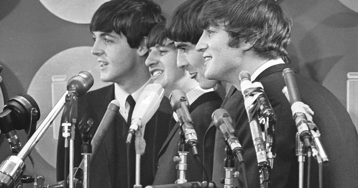 Акустична 12-струнна китара, принадлежала на покойния Джон Ленън и смятана