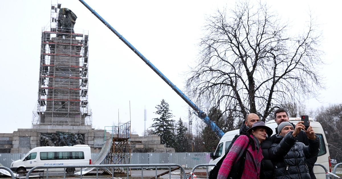 Партия Възраждане не е страна в историята с демонтирането на монумент