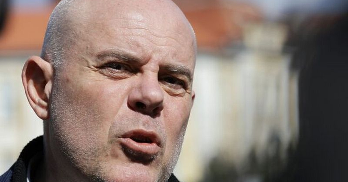 Подозирам, че зад опита ми за убийство стои той.Това каза