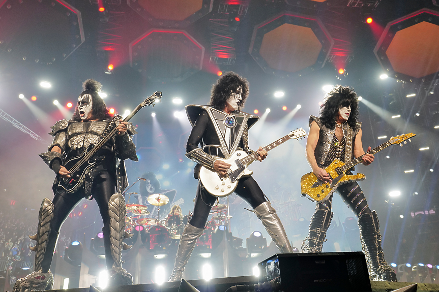 Kiss продаде цялата си музика и бранда срещу 