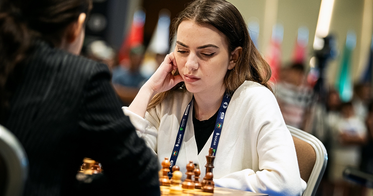 Нургюл Салимова загуби с белите фигури от рускинята Александра Горячкина в