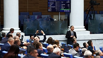 Мнозинството в Народното събрание реши за времето от откриване на