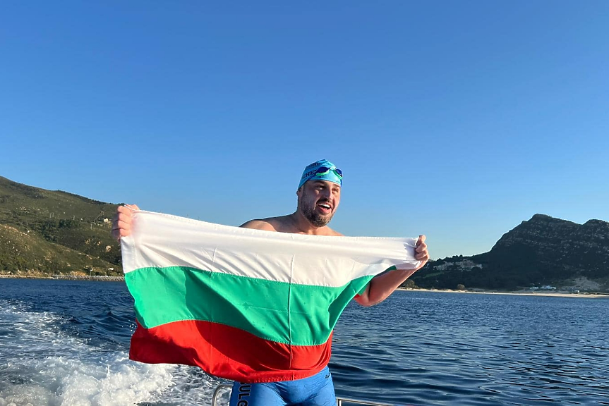 Петър Стойчев преплува и Гибралтар, стана първият българин с 3 маратона от Oceans seven