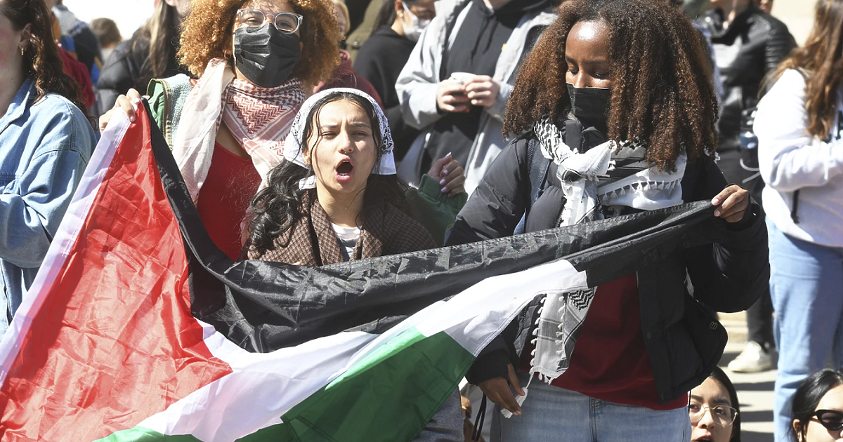 Десетки студенти в Йейл и Нюйоркския университет бяха арестувани заради