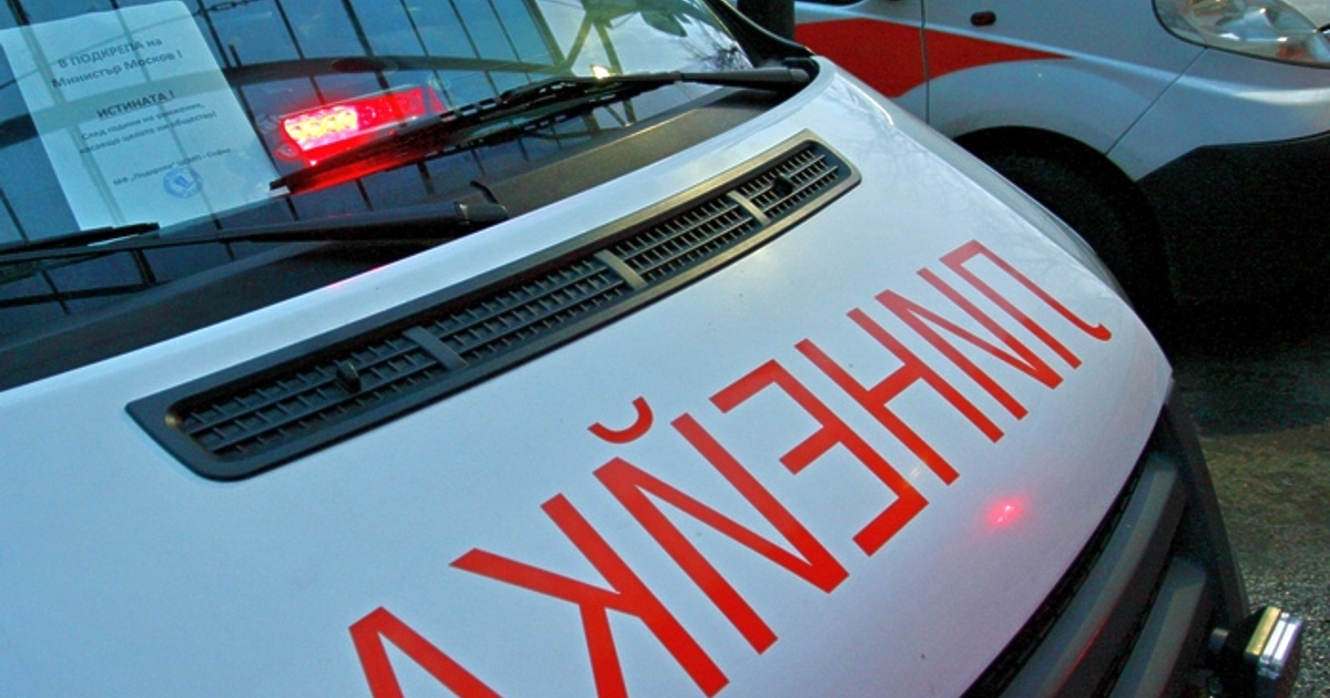 Автомобил е паднал от мост от 10 метра височина на Самоковско