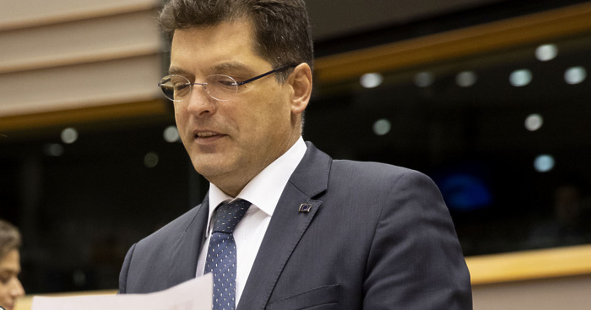 Помощта, предложена от ЕС за издирването на хеликоптера с иранския