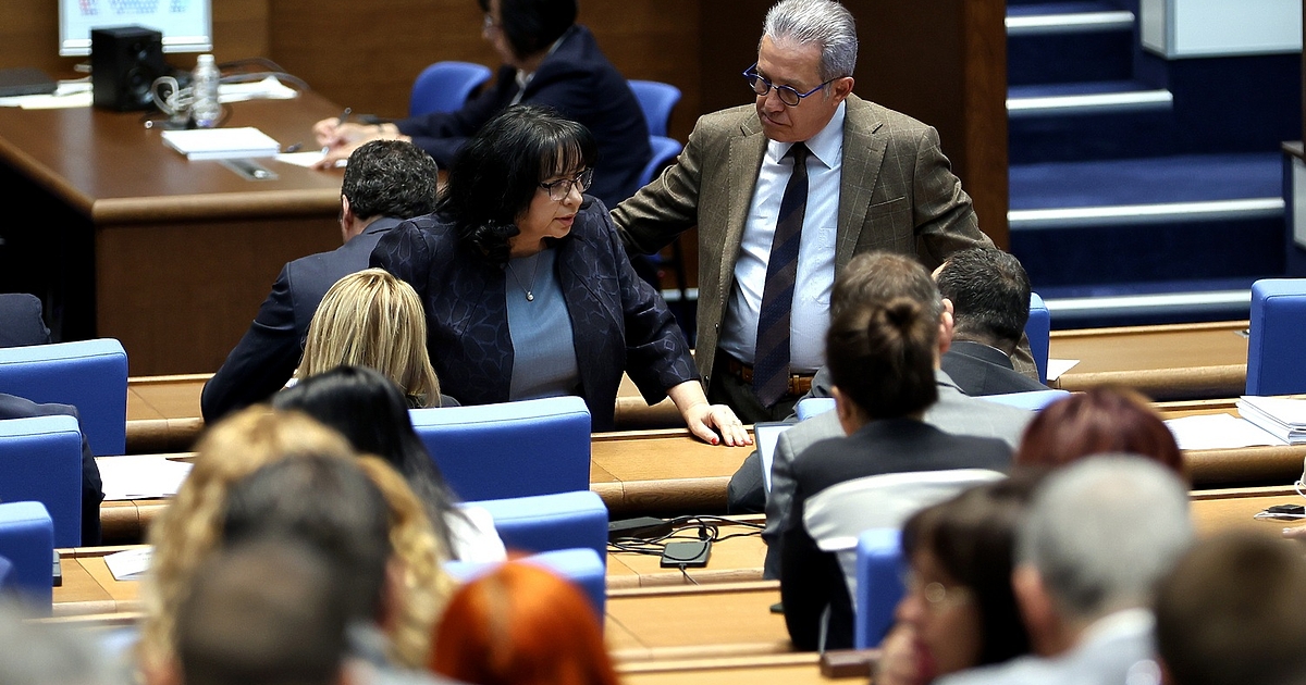 Въпреки всички положени усилия, ГЕРБ и ДПС не успяха да