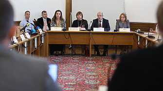 Парламентарната комисия по труда социалната и демографската политика не прие