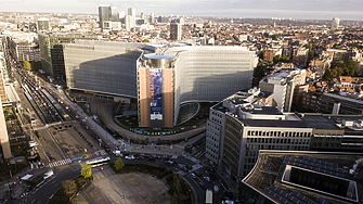 Осем души се впускат в битката за най висшия пост в