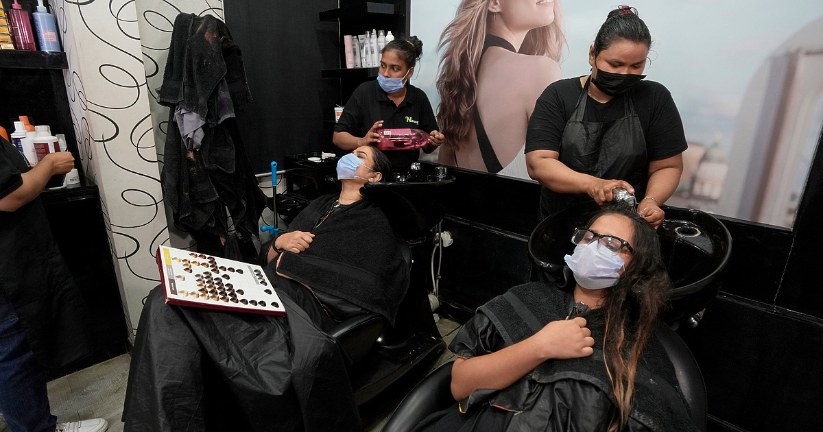 Най-малко три жени са дали положителни проби за вируса ХИВ,