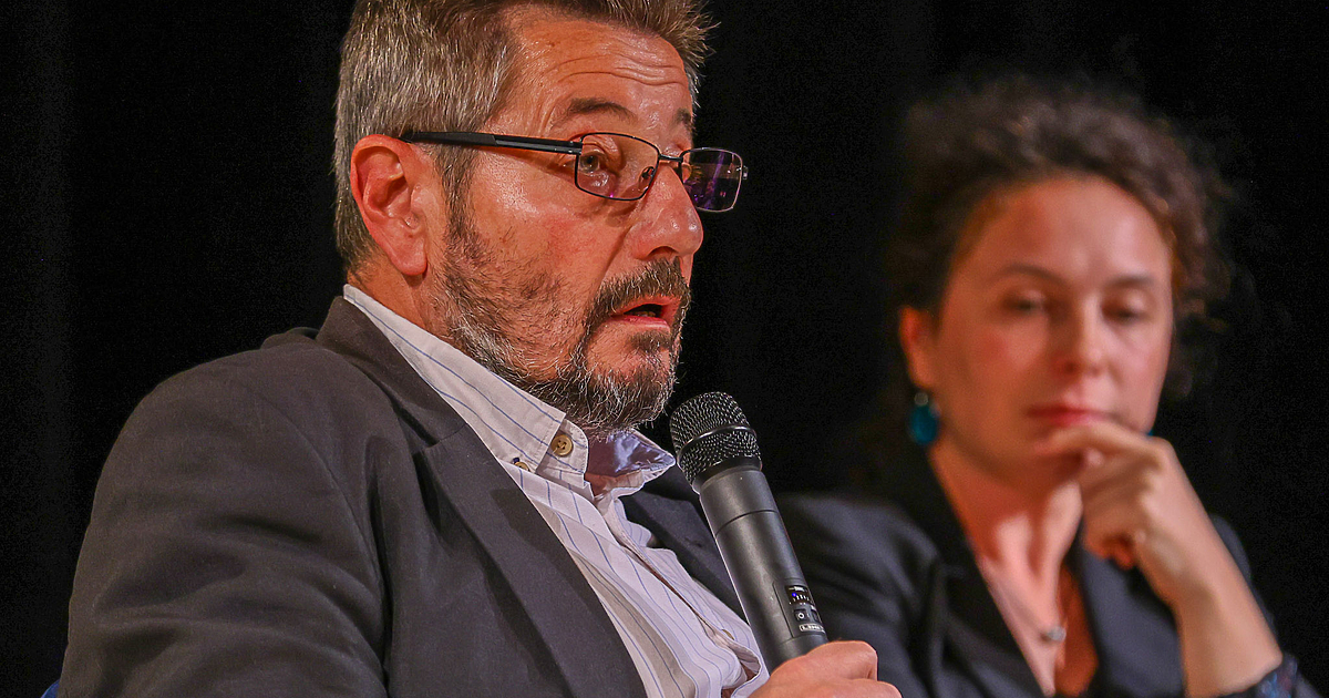 Проф. дфн Георги Каприев е роден в Бургас през 1960