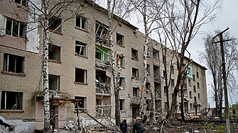 Анна Гин е журналистка и писателка живее в украинския град Харкив Тя