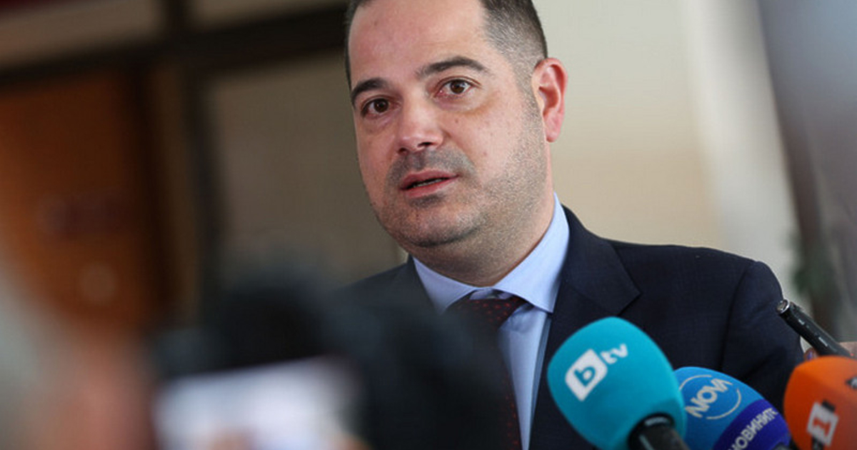 Вътрешният министър Калин Стоянов коментира днес инцидента с кола на