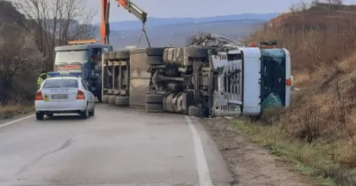 Скали се свлякоха и блокираха едно от трите платна на