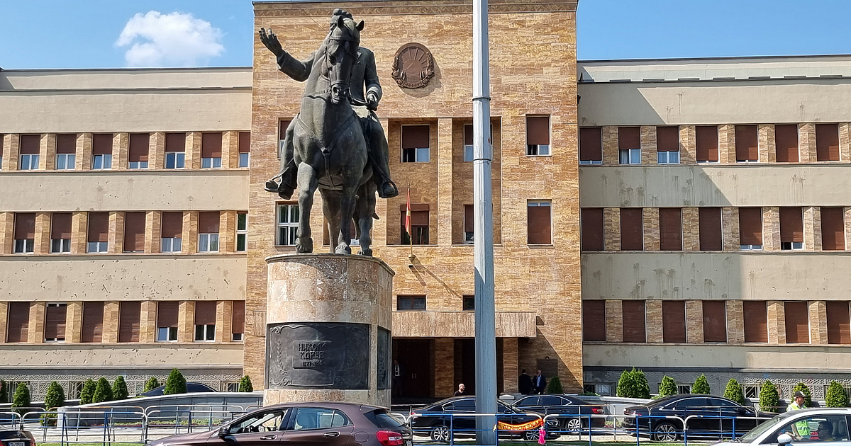 Победата на дясната партия ВМРО-ДПМНЕ може да усложни стремежа на