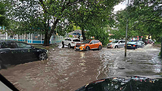 Жълт код за интензивни валежи и гръмотевична активност за 13