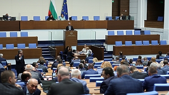 Три точки са предвидени в дневния ред за извънредното заседание