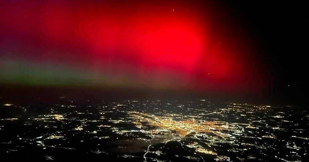 Полярните сияния, които обикновено са ограничени до по-високите географски ширини,