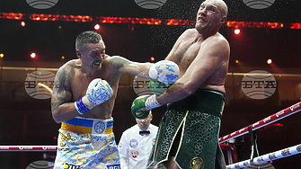 Украинецът Олександър Усик е абсолютният световен шампион по бокс в