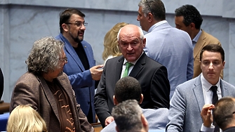 Предизборната кампания навлиза в разгара си но въпреки усърдните упражнения