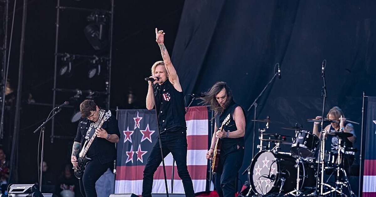 В свое интервю за подкаста The Hook Rocks китаристът на Skid