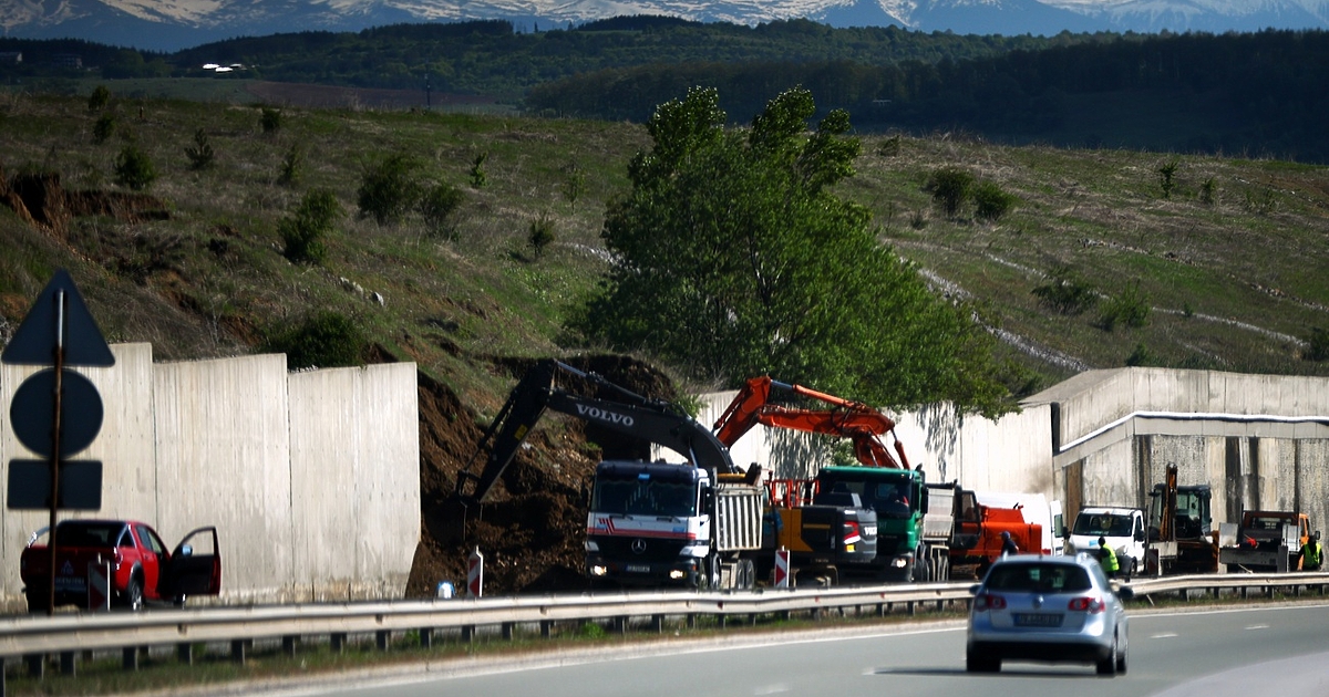 Областният управител на Благоевград Георги Динев съобщи, че за един