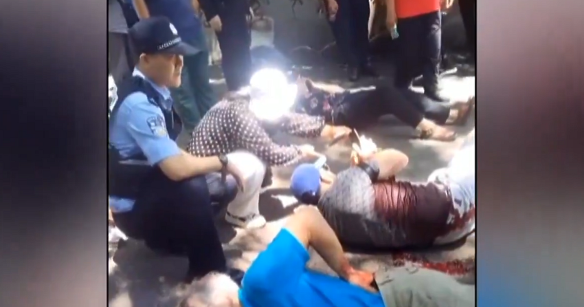 Четирима инструктори от американски колежи, преподаващи в Китай, са били намушкани