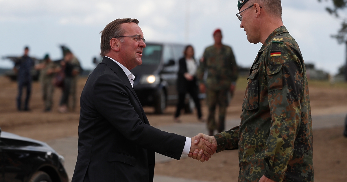 Задължителната военна служба в Германия беше преустановена преди 13 години,