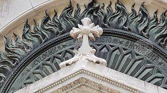 Гробницата мавзолей на братята Евлоги и Христо Георгиеви в гробищния