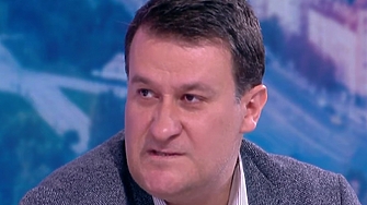 Доц д р Милен Любенов е политолог и преподавател в Софийския