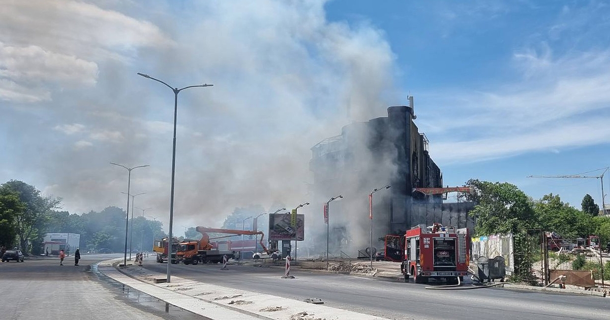 Три жени са откарани в болница след пожара при Крайезерния