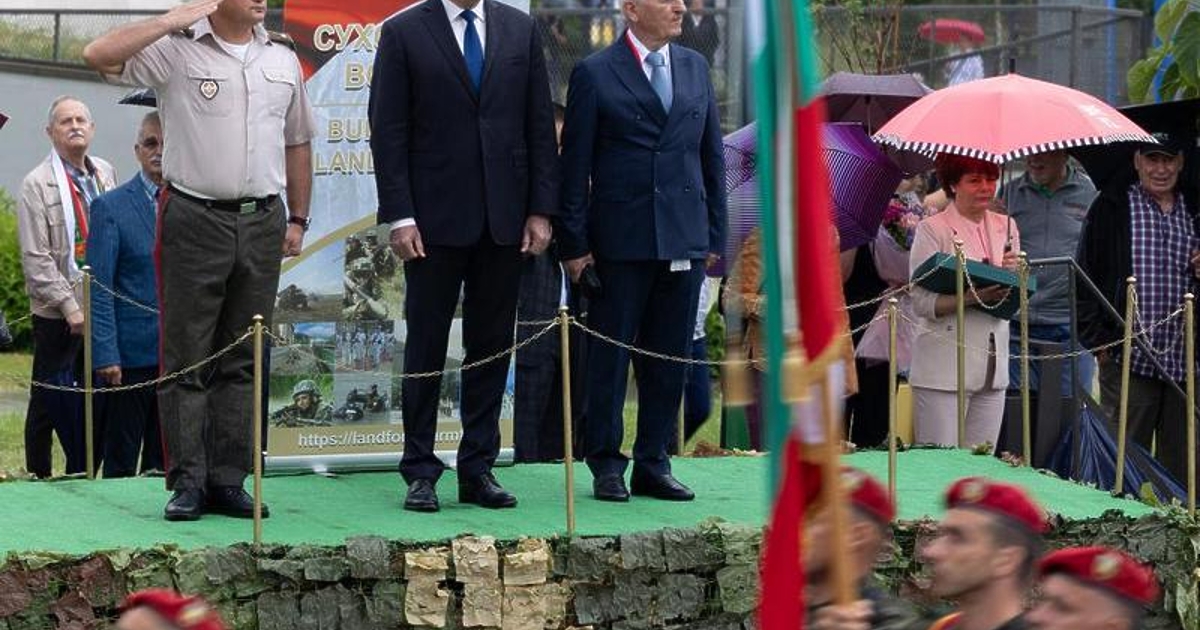 Президентът Румен Радев поиска младите хора в България да имат поне