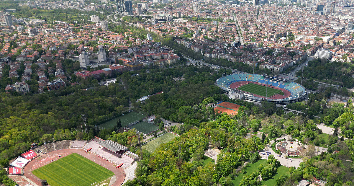 Започна миене на карета от улици в пет столични района: