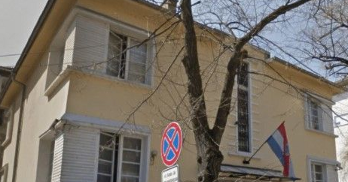 Сграда на ул. Велико Търново 32 в София, която бе