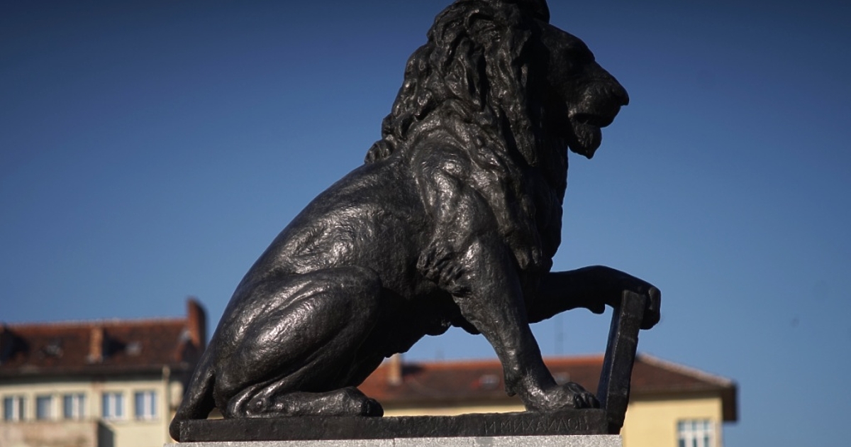 В продължение на два часа днес членове на конкурсна комисия,