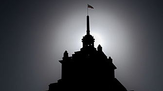 Разпад и взаимни обвинения в заплахи и принуда във Величие