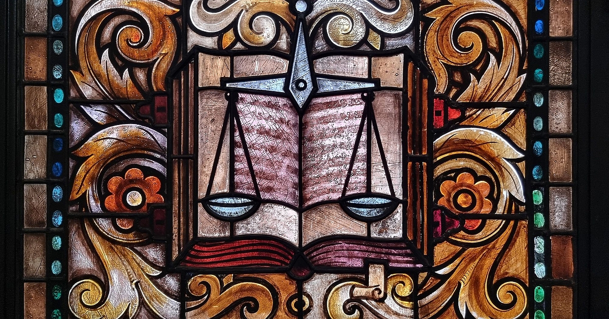 Общо осем съдии от районен съд (РС) Сливен са се