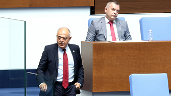 Стари медийни публикации си пробиха път днес до пленарна зала