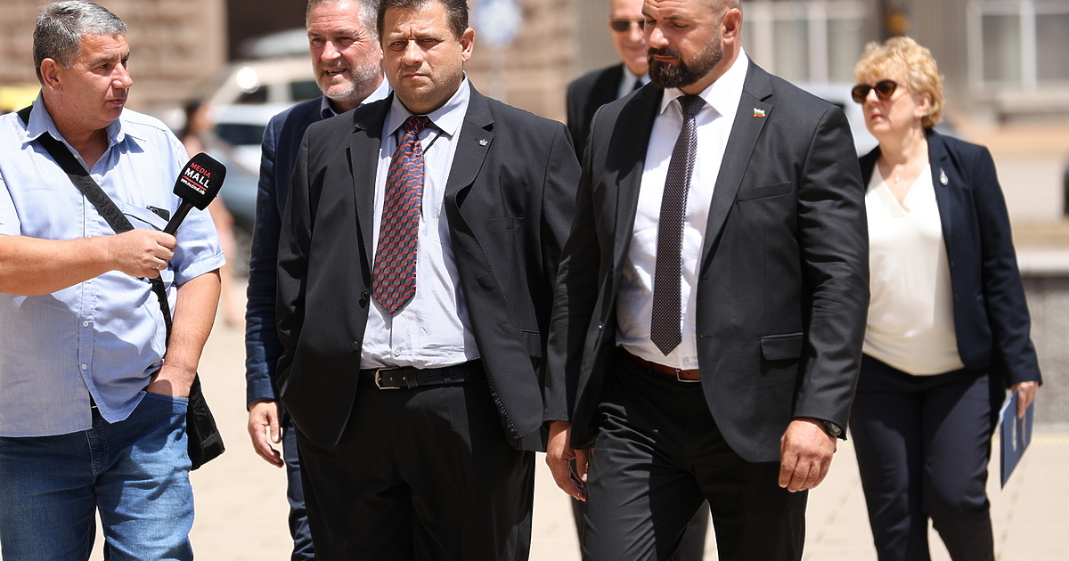 Ох, приятели, зарязвам скандинавските сериали и почвам Величие.Нашенският Гейм ъф