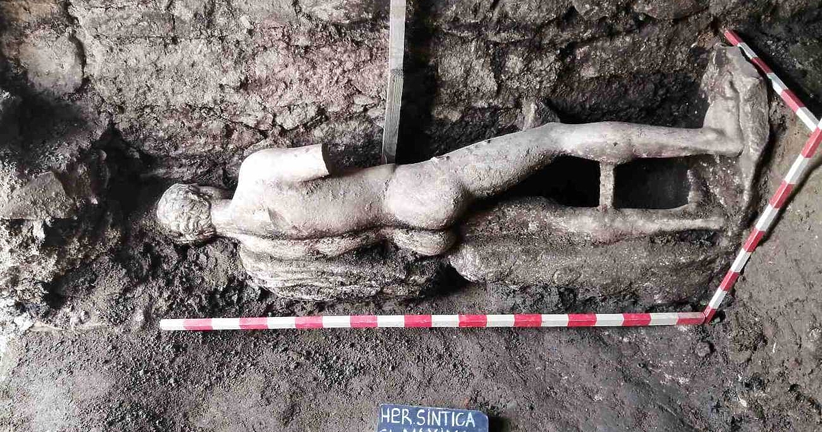 Мраморна статуя е открита от археолозите при проучванията на античния