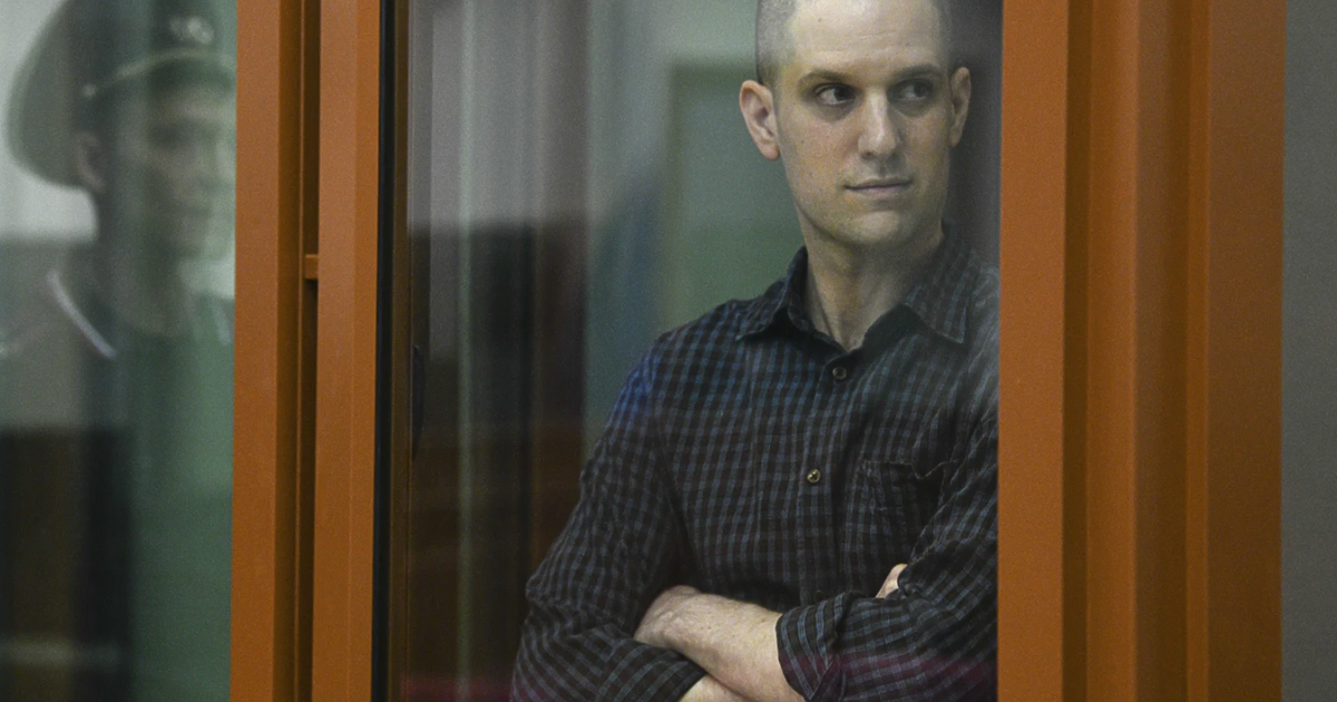 15 месеца след ареста започва делото срещу репортера на Уолстрийт