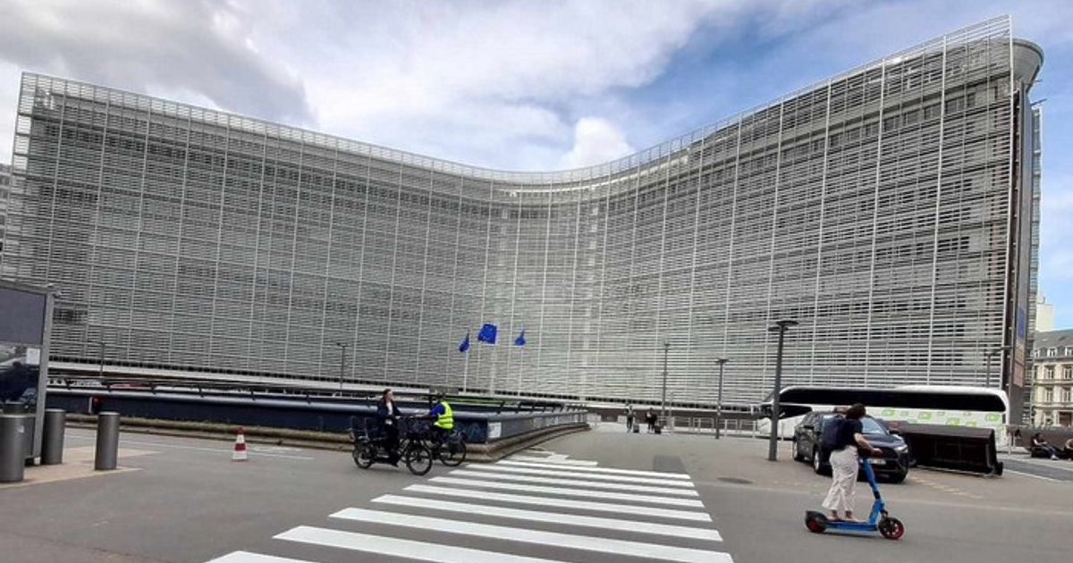 Брюксел смята да обвини Meta - собственика на Facebook, в