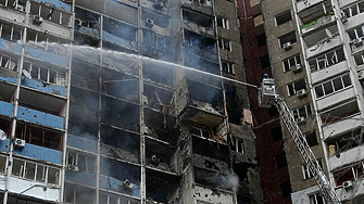 Двама души бяха ранени а шест многоетажни жилищни блока както