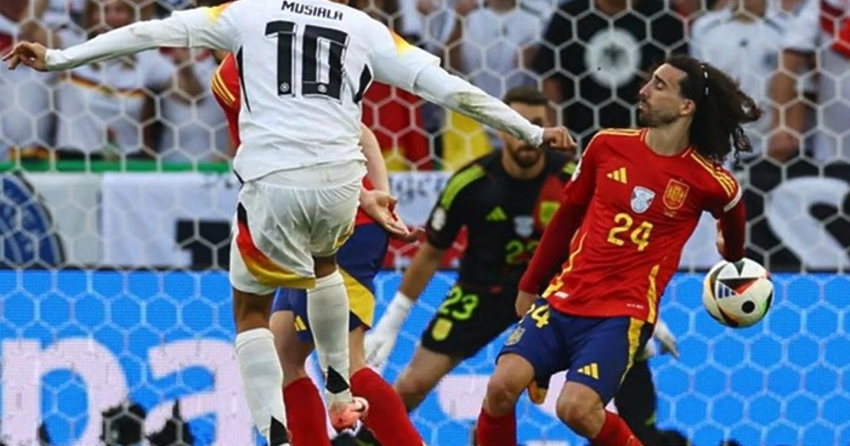 Съдията Антъни Тейлър правилно не е свирил дузпа в полза