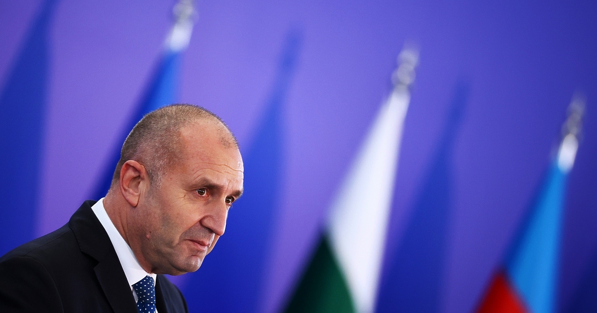 Още преди да е станало официално, президентът Румен Радев излезе