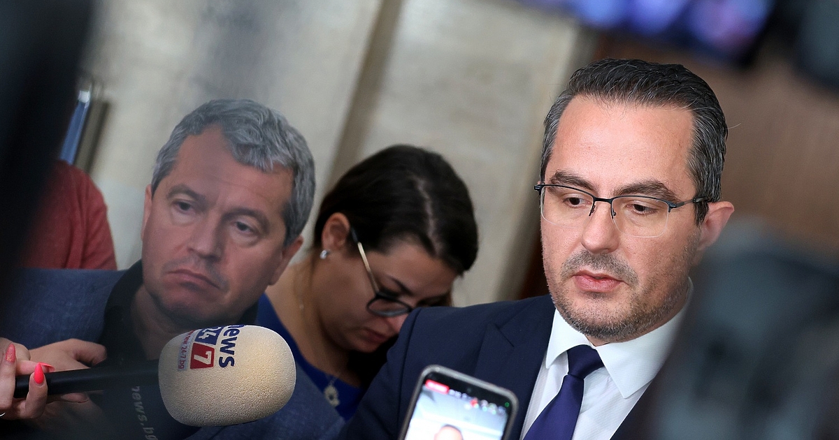 Две партии, стар референдум, две противоположни агитационни кампании.Възраждане и Има