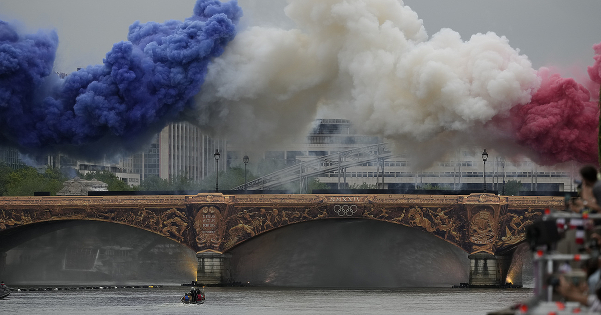 В 20:30 ч. българско време започна церемонията по откриването на