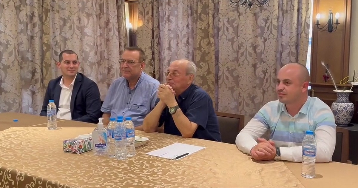 Ахмед Доган за първи път показа сарая“ си в Росенец.