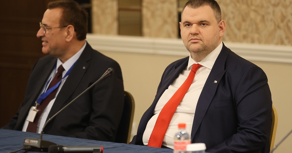 Почетният председател на ДПС Ахмед Доган организира среща на част